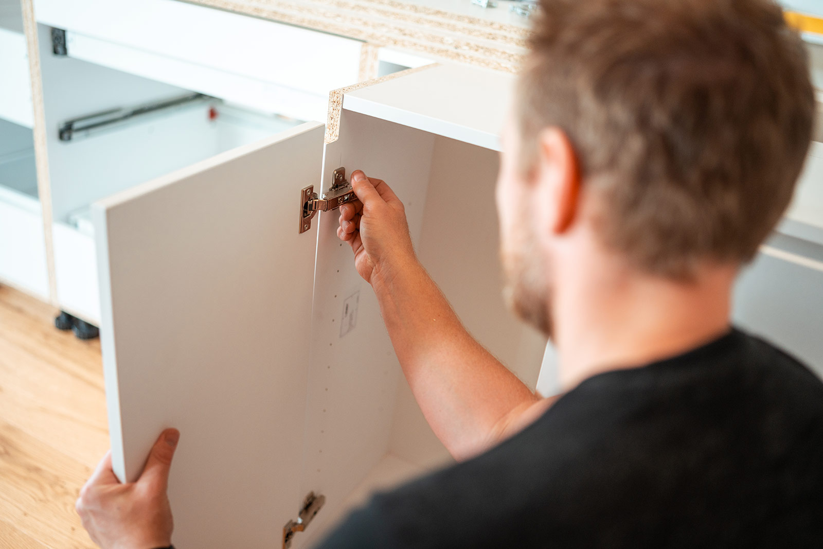 Global Consistency for Cabinetry Hardware Through Scalable Multi-Region Sourcing